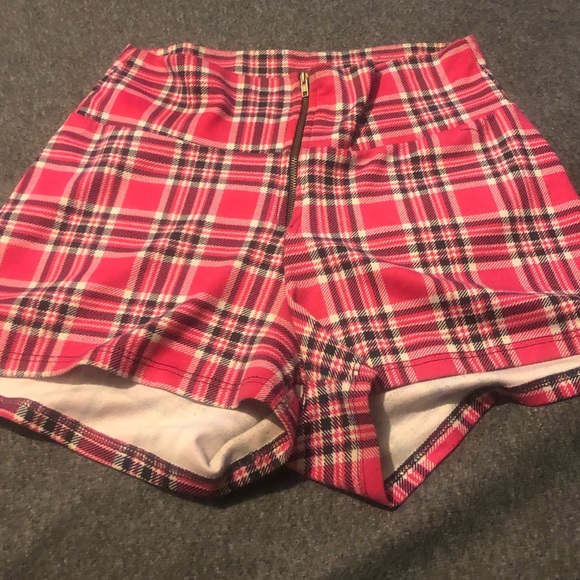 Pink plaid shorts ❤️🥵 - Picture 3 of 4